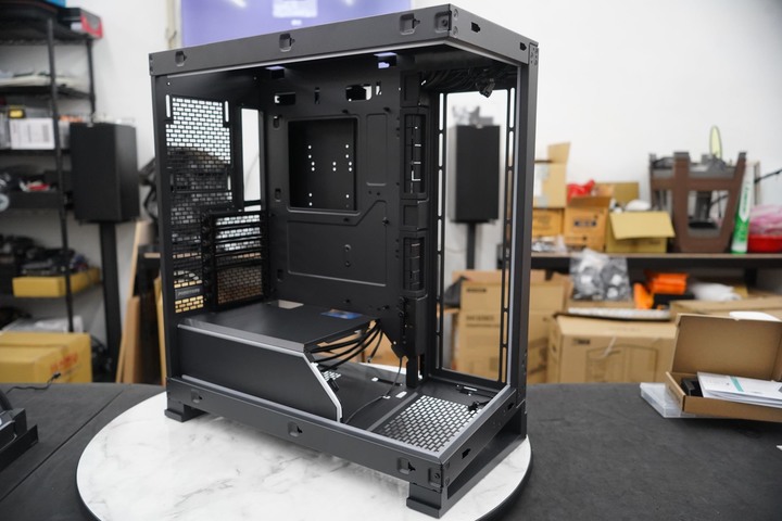 Phanteks 追風者 NV5 / Premium DRGB 套件 海景房直立式中塔機箱