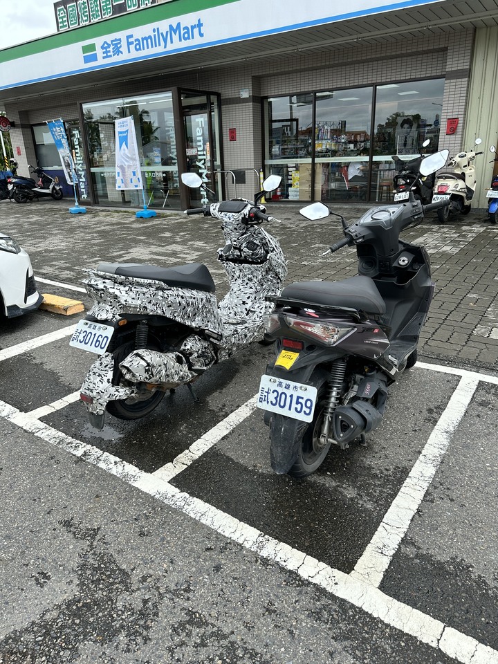 巧遇偽裝車