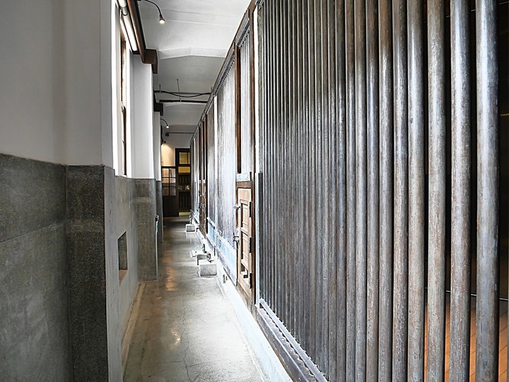 文萌樓、原臺北北警察署、新芳春行、老建築咖啡館群,外掛阿桐阿寶四神湯+大埔鐵板燒— 大稻埕臺北橋頭散策 第二部