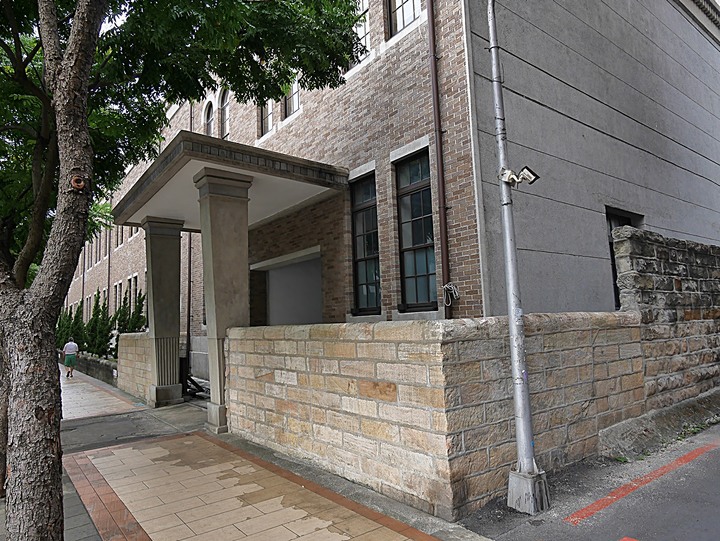 文萌樓、原臺北北警察署、新芳春行、老建築咖啡館群,外掛阿桐阿寶四神湯+大埔鐵板燒— 大稻埕臺北橋頭散策 第二部