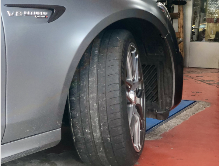 [開箱] 刷新三觀，信仰破壞！Tesla Model S Plaid