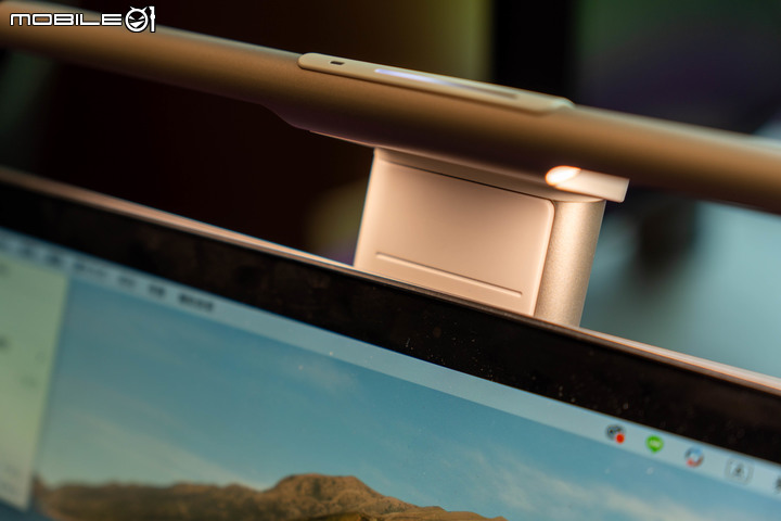 【採訪】BenQ 推出 Laptop Bar 筆電燈 以廣闊特殊光型在外也能打造舒適工作環境