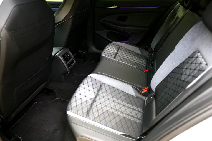 [開箱]福斯Volkswagen Golf 8 Variant - 終於實現我的旅行車Wagon Dream