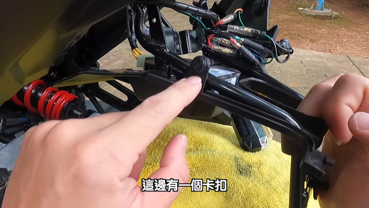 點我看大圖 🛠️KRV Moto 版車牌架上移,還原 TCS 版式樣
