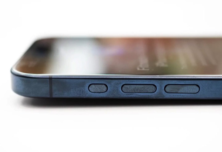 iPhone 15 Pro鈦金屬爆褪色災情！