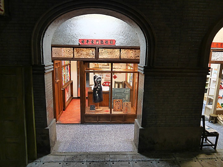 文萌樓、原臺北北警察署、新芳春行、老建築咖啡館群，外掛阿桐阿寶四神湯+大埔鐵板燒— 大稻埕臺北橋頭散策 第二部