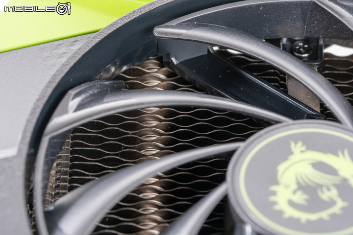 微星 GEFORCE RTX 4060 GAMING X NV EDITION 顯示卡快速開箱試用 以特殊塗裝與大型散熱設計打造不同風格
