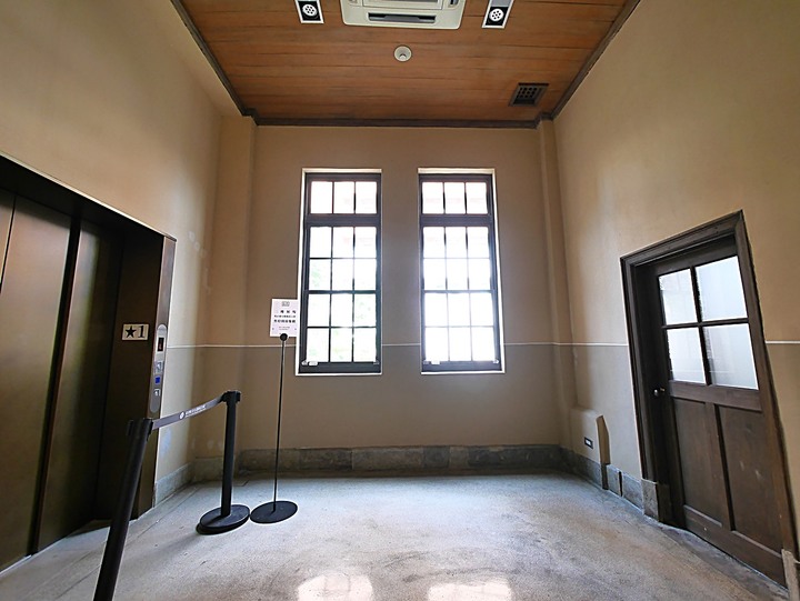 文萌樓、原臺北北警察署、新芳春行、老建築咖啡館群,外掛阿桐阿寶四神湯+大埔鐵板燒— 大稻埕臺北橋頭散策 第二部