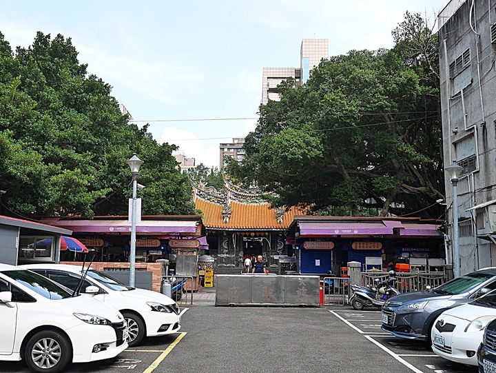 大稻埕教會、延平教會、大稻埕慈聖宮、涼州街街屋與原永樂公學校校舍 — 臺北橋下之大稻埕散策 第一部
