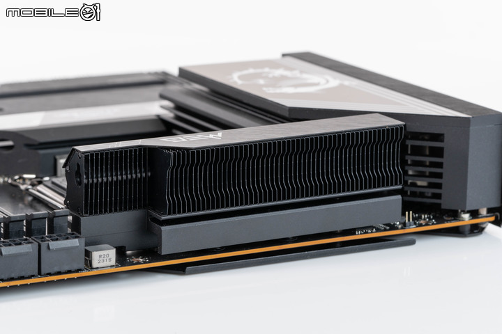 微星 MEG Z790 ACE MAX 主機板開箱 以先進超頻設定應對次代處理器的高階主力