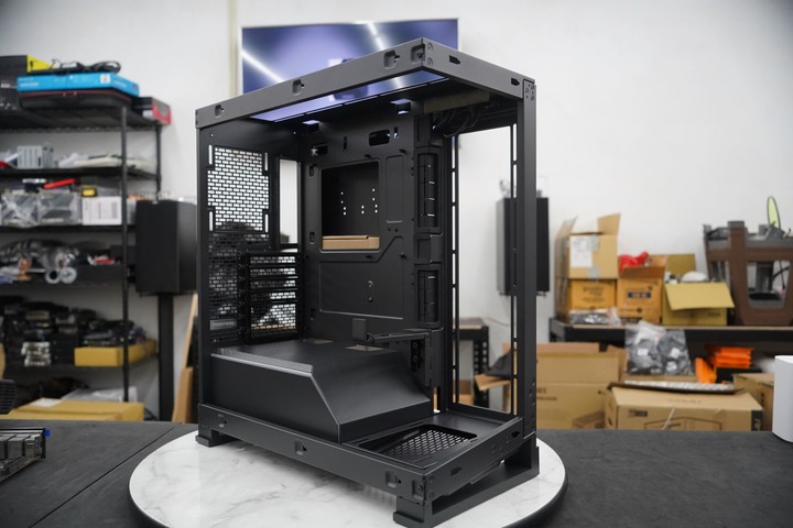 Phanteks 追風者 NV5 / Premium DRGB 套件 海景房直立式中塔機箱