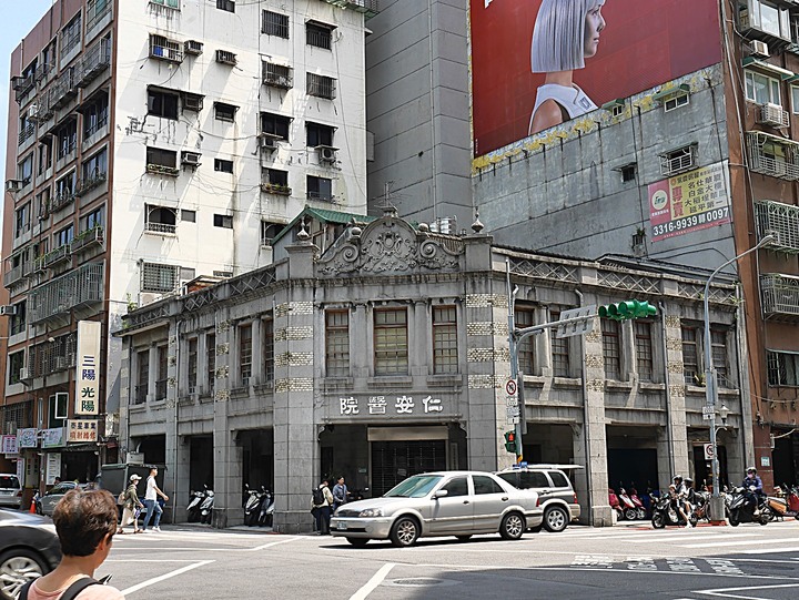 大稻埕教會、延平教會、大稻埕慈聖宮、涼州街街屋與原永樂公學校校舍 — 臺北橋下之大稻埕散策 第一部