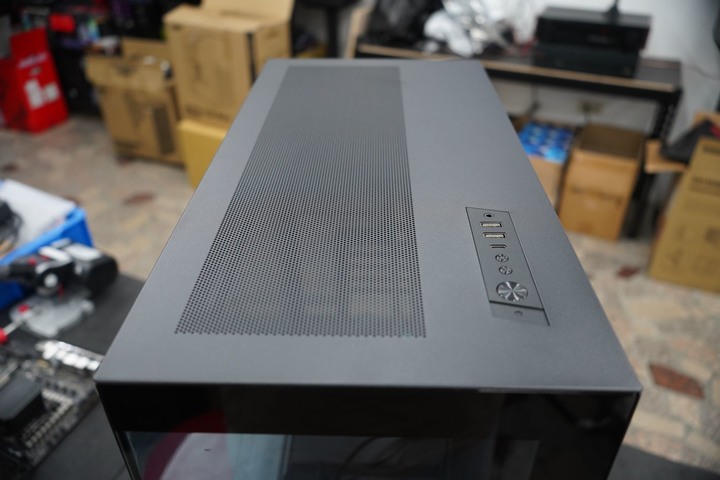Phanteks 追風者 NV5 / Premium DRGB 套件 海景房直立式中塔機箱