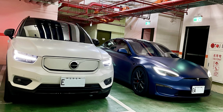[開箱] 刷新三觀，信仰破壞！Tesla Model S Plaid
