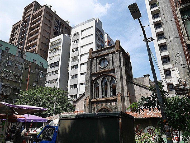 大稻埕教會、延平教會、大稻埕慈聖宮、涼州街街屋與原永樂公學校校舍 — 臺北橋下之大稻埕散策 第一部