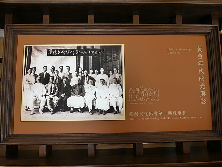 文萌樓、原臺北北警察署、新芳春行、老建築咖啡館群,外掛阿桐阿寶四神湯+大埔鐵板燒— 大稻埕臺北橋頭散策 第二部