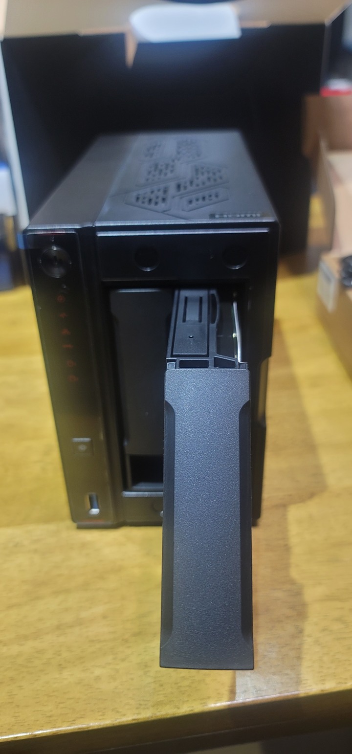 我的NAS世代交替 - ASUSTOR, QNAP 和全新的 ASUSTOR AS5402T