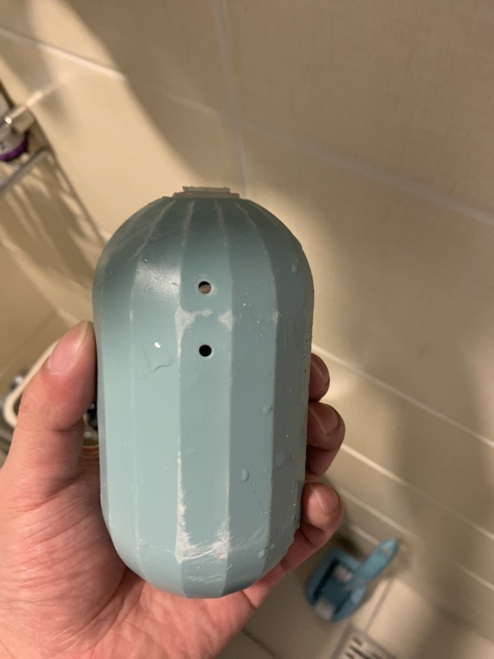TOTO 馬桶水箱內的多邊形圓柱體是什麼?