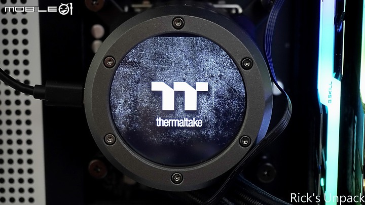 【開箱】平價高性能LCD水冷｜Thermaltake TH240 V2 Ultra ARGB Sync