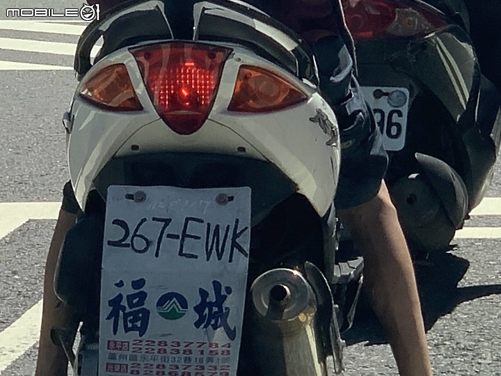 看過變造車牌的~~用畫的是頭一次!!!!人才~~~