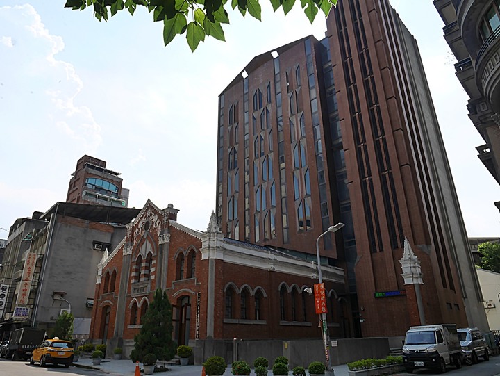 大稻埕教會、延平教會、大稻埕慈聖宮、涼州街街屋與原永樂公學校校舍 — 臺北橋下之大稻埕散策 第一部