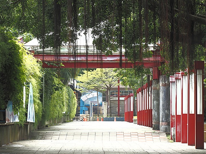 嘉禾新村、臺北水道水源地 唧筒室(自來水博物館)、淨水池(觀音山蓄水池)、量水室 — 大臺北現存四座眷村之一與自來水系統之濫觴