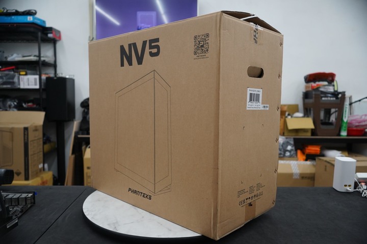 Phanteks 追風者 NV5 / Premium DRGB 套件 海景房直立式中塔機箱