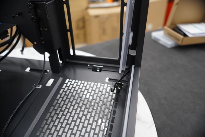Phanteks 追風者 NV5 / Premium DRGB 套件 海景房直立式中塔機箱