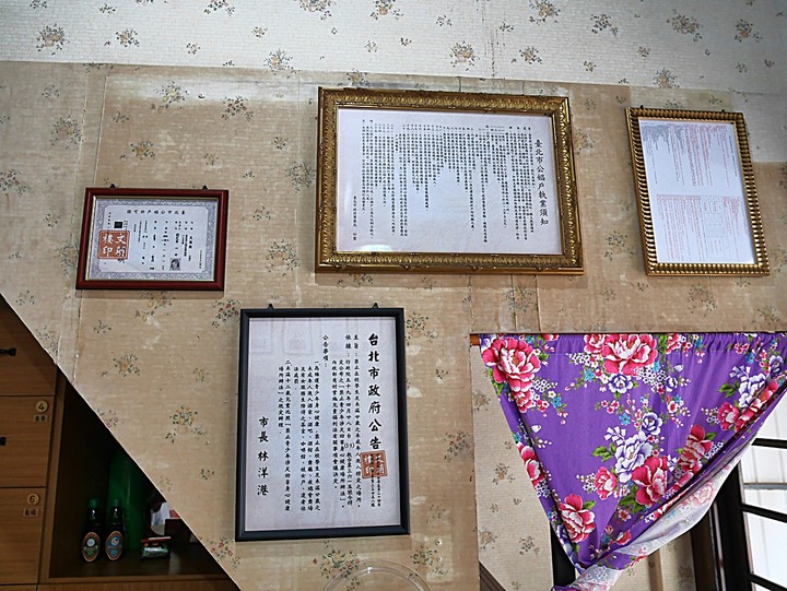 文萌樓、原臺北北警察署、新芳春行、老建築咖啡館群,外掛阿桐阿寶四神湯+大埔鐵板燒— 大稻埕臺北橋頭散策 第二部