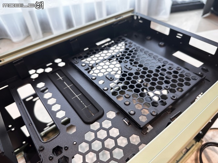 透視 The Tower 200迷你機殼 抹茶綠 +專用 LCD 面板模組
