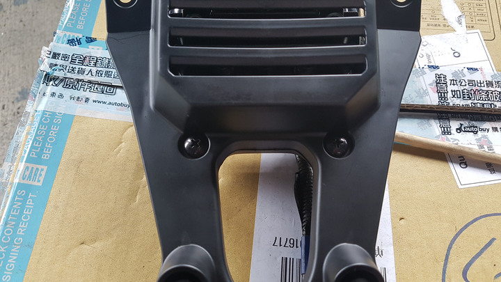 點我看大圖 🛠️KRV Moto 版車牌架上移,還原 TCS 版式樣