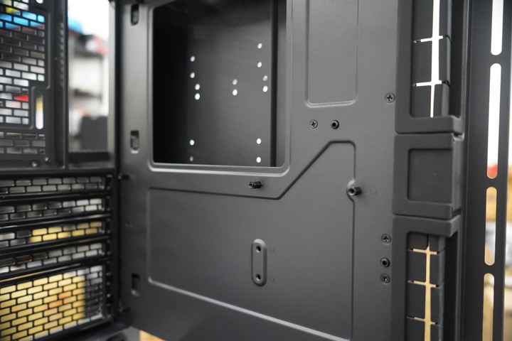 Phanteks 追風者 NV5 / Premium DRGB 套件 海景房直立式中塔機箱