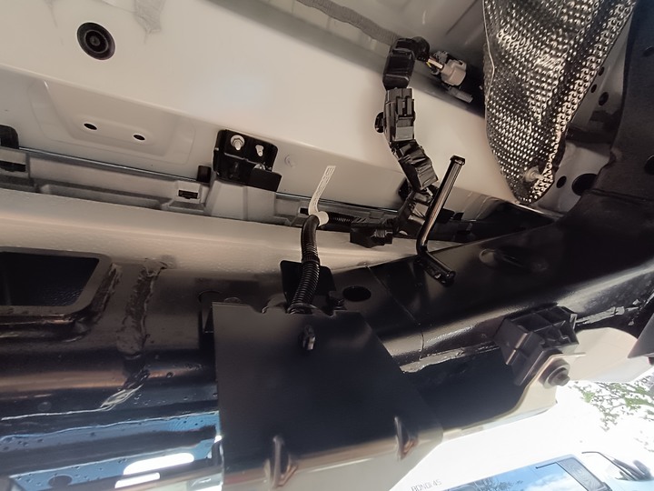 Land cruiser 200 與300 細節差異比較，延伸論台灣同好是否該入手兄弟車LX570?