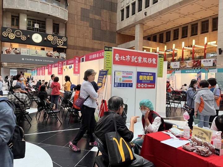 帶爸爸找工作 中高齡就業博覽會參展心得