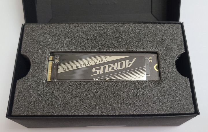 【開箱簡測】GIGABYTE AORUS Gen5 12000 PCIe 5.0x4 2TB SSD 效能簡測 (圖多)