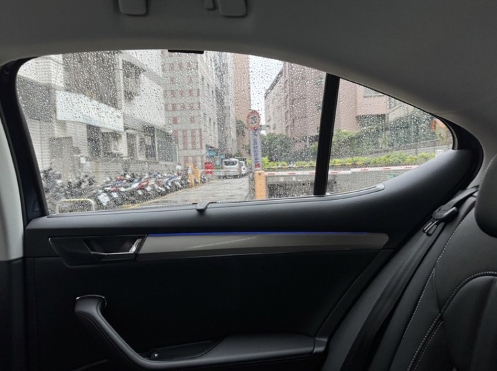 點我看大圖 來試試歐洲大型房車,不過我好像還是鍾情日系車