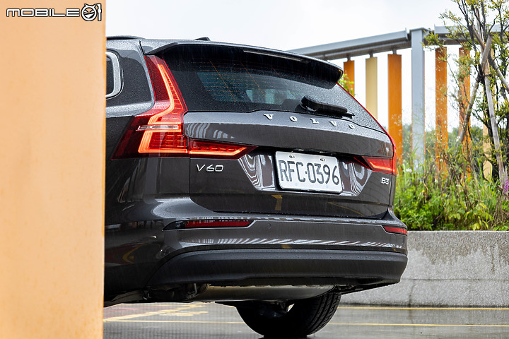 Volvo V60 Plus B3 試駕|旅行車老將再出招,入門動力更顯超值!