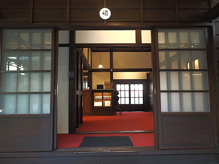赤崁東街日式宿舍(明治町冰淇淋)、原臺南測候所、原鶯料理、西市場、河樂廣場(臺南運河) — 臺南老街市之日治時期建築,外掛美味純日式拉麵 — 一拉面