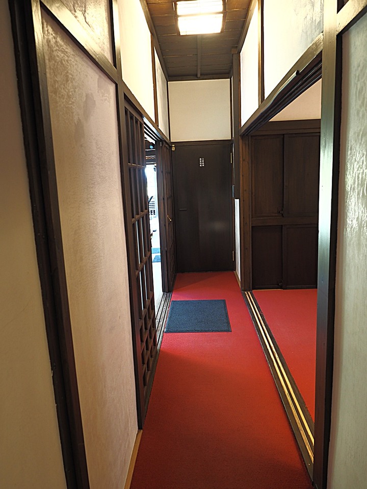 赤崁東街日式宿舍(明治町冰淇淋)、原臺南測候所、原鶯料理、西市場、河樂廣場(臺南運河) — 臺南老街市之日治時期建築,外掛美味純日式拉麵 — 一拉面