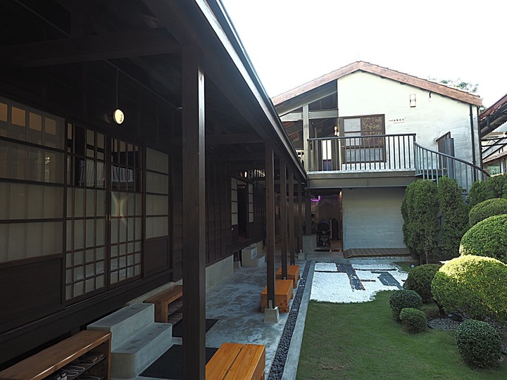赤崁東街日式宿舍(明治町冰淇淋)、原臺南測候所、原鶯料理、西市場、河樂廣場(臺南運河) — 臺南老街市之日治時期建築,外掛美味純日式拉麵 — 一拉面