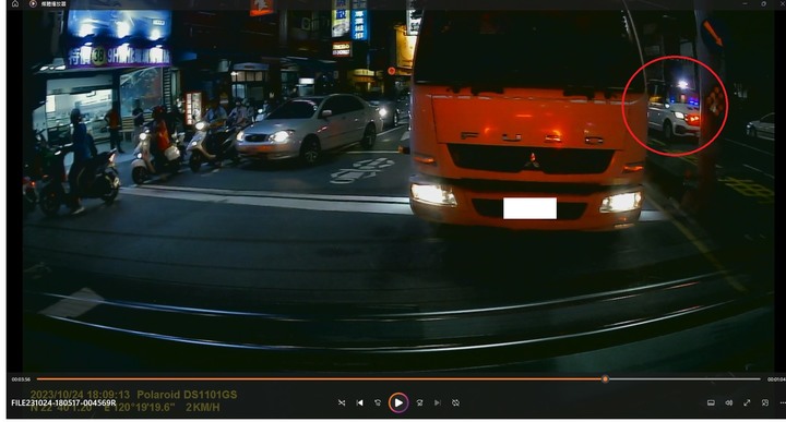 不讓救護車 吃罰單,讓了 妳檢舉我!!