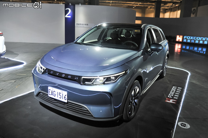 Model B 跨界電動車量產版於鴻海科技日正式現身!外型延續概念版本、具備500公里續航力