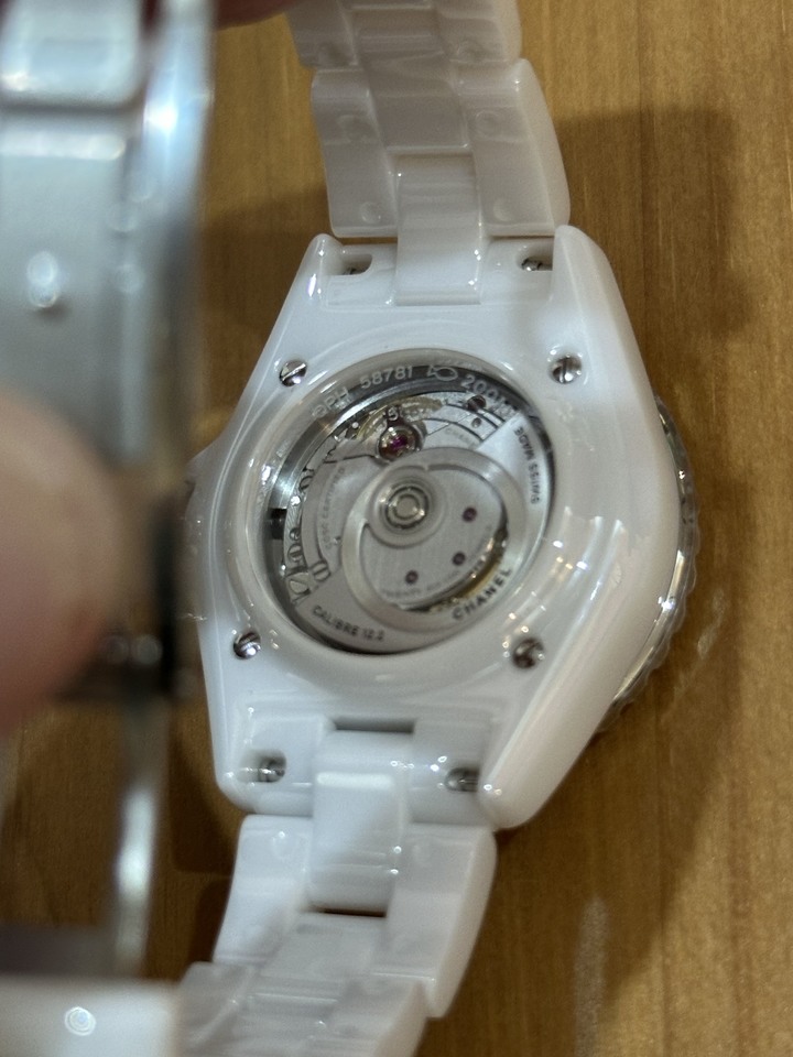 「開箱」 CHANEL J12 CALIBER 12.2 機芯腕錶