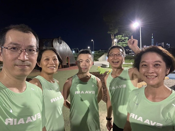 妳的「2023長榮航空城市觀光馬拉松」女子背心有問題嗎？