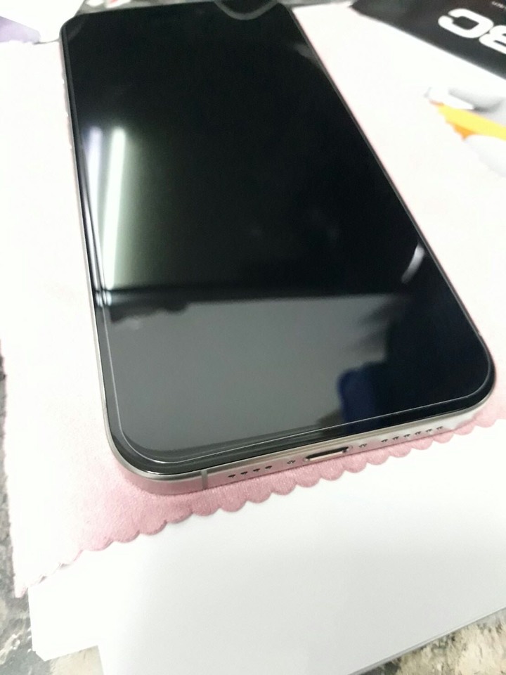 關於iPhone15 pro Max的螢幕保護貼