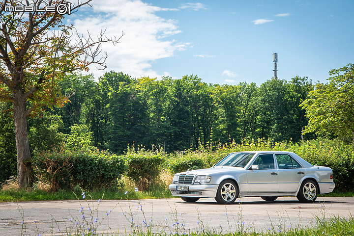 經典試駕|Mercedes-Benz W124 E500 Limited Edition,在維也納圓一個一親芳澤的夢!