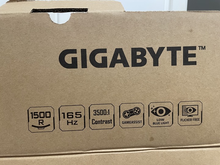 [開箱] 技嘉GS32QC 2K+165Hz+1500R 超高CP值開箱