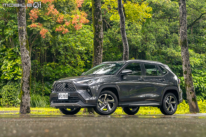 Toyota Yaris Cross 試駕報導|空間出色五育均衡,年販兩萬台的國產 CUV 新霸主報到!