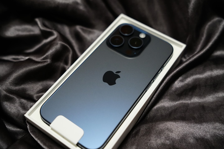 [開箱]--鈦藍iPhone 15 Pro，吸引Android用戶嘗試的機會?