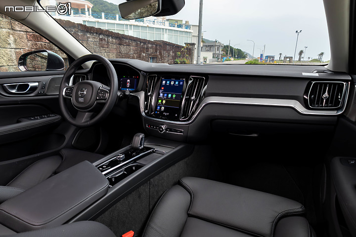 Volvo V60 Plus B3 試駕|旅行車老將再出招,入門動力更顯超值!
